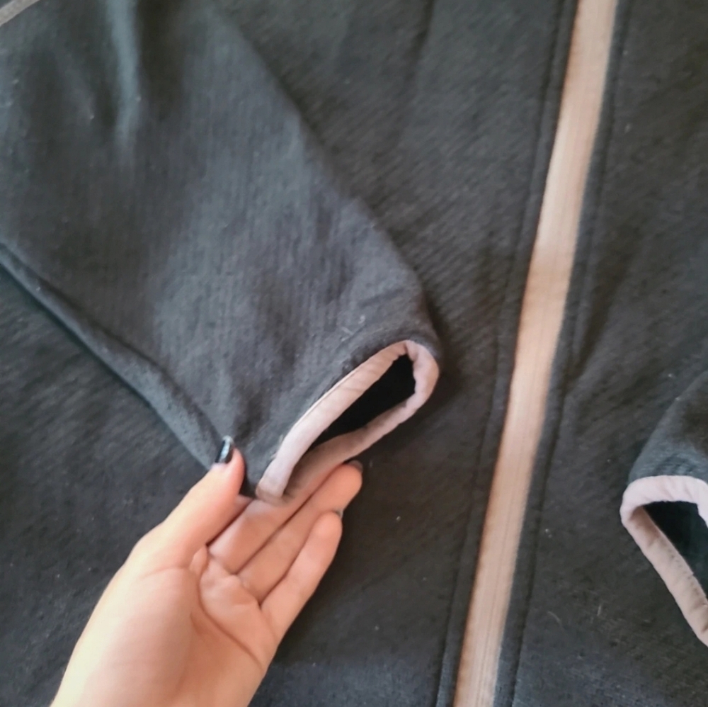 sweater - Picture 3 of 7
